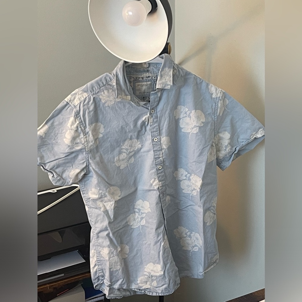 Denim and Flower Men’s Hawaiian Shirt Flowers. Men’s Medium